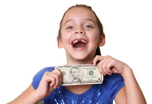 Kind mit Geldschein